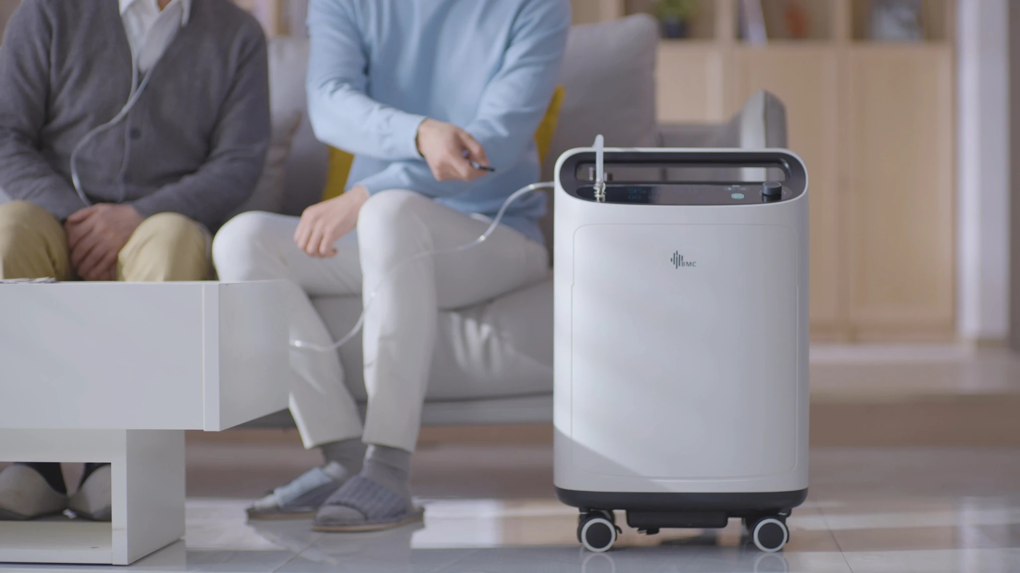 BMC SO1 5A Oxygen Concentrator patient using nasal cannula