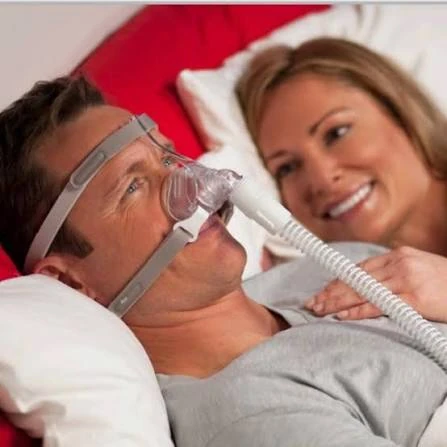 philips-pico-nasal-mask-l-wearing-bed-1