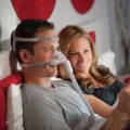 philips-pico-nasal-mask-l-wearing-bed-3